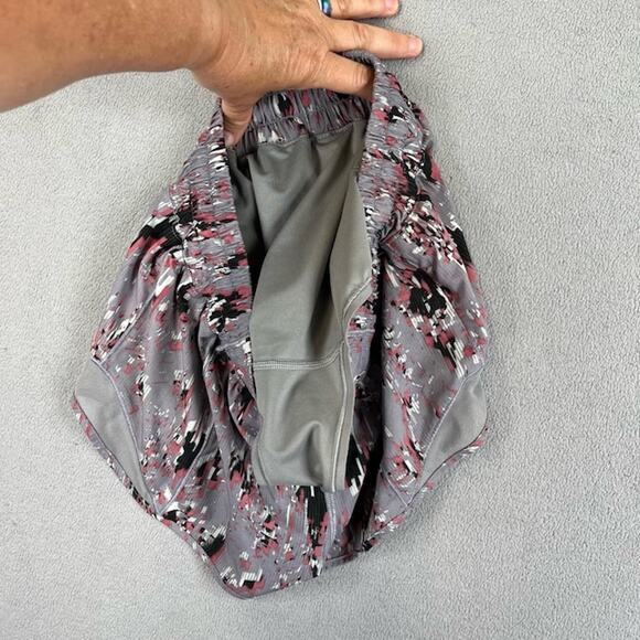 Lululemon Shorts Womens 6 Gray Speed Up Low Rise‎ Lined Floral Running Workout - Picture 3 of 12